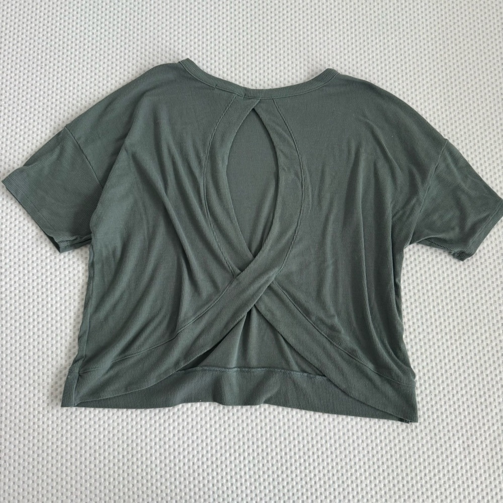 American Eagle green ribbed activewear top with open backside size small
